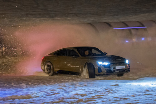 Hemos estado derrapando en una pista de esquí por la noche con los Audi más bestias, y es un aprendizaje que todos deberíamos hacer al menos una vez