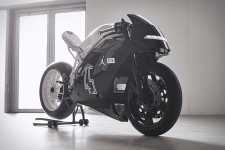 Esta Ducati 916 rinde tributo al 25º aniversario de las zapatillas Nike Air Jordan XI Concord