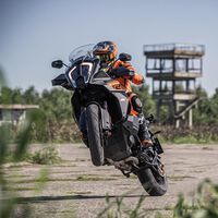 La KTM 1290 Super Adventure S se lava la cara para 2023: 160 CV de potencia austriaca, mucho más manejables todavía