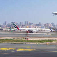 Dubái era la meca de los expats. Ahora están conduciendo 10 horas y pagando miles de dólares por un vuelo para huir de allí