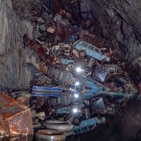 La Cueva de las Almas Perdidas: una mina abandonada que el hombre convirtió en un cementerio clandestino de coches