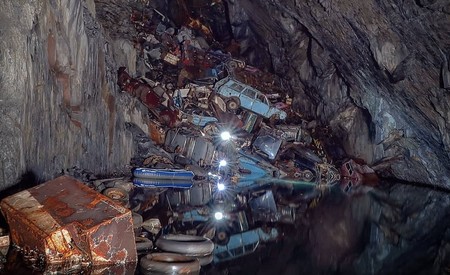 La Cueva de las Almas Perdidas: una mina abandonada que el hombre convirtió en un cementerio clandestino de coches