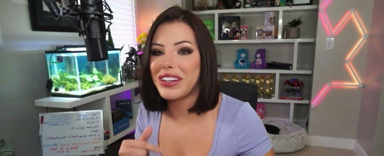 TwitchCon bajo críticas tras graves lesiones de streamers en piscina de espuma - noticia sobre Adriana Chechik