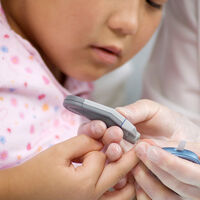 "Los niños con diabetes pueden llevar una vida normal con unos cuidados y controles básicos", afirma la endocrina Pilar Bahíllo