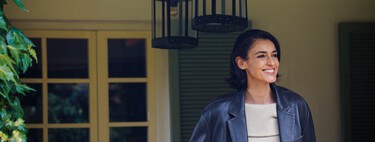 Así es la casa de Blanca Romero en el prado de Asturias: techos altos, minimalista y muy luminosa  