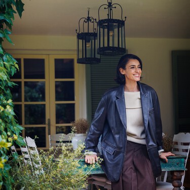 Así es la casa de Blanca Romero en el prado de Asturias: techos altos, minimalista y muy luminosa  