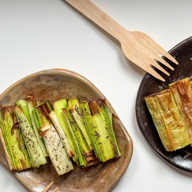 Puerros al horno, receta para una cena fácil, económica y saludable