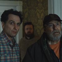 Guillermo del Toro dice: "es la mejor serie en años" y Apple TV no la va a soltar. Confirman la segunda temporada de 'Widow's Bay'