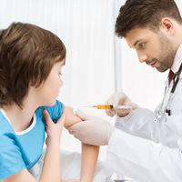 Madrid comenzará a administrar la vacuna tetravalente contra la meningitis a los niños de 12 años