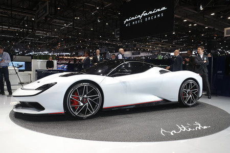 El Pininfarina Battista es un hiper coche eléctrico de 1.900 CV: ¡0-300 km/h en menos de 12 segundos!