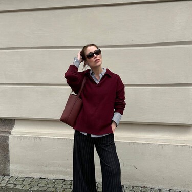 Tous rebaja a mitad de precio el bolso bandolera color vino tinto que sustituye al negro de siempre 