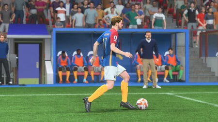 バンドを育てているグッドマン。ベンチで試合を見守るテッド・ラッソ。