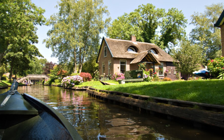 Nueve fotografías para enamorarte de Giethoorn, el idílico pueblo holandés con canales en lugar de carreteras
