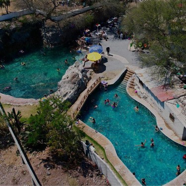 El “cenote” secreto de Hidalgo: lánzate a Las Pocitas Lajas Rojas y nada en sus aguas cristalinas 