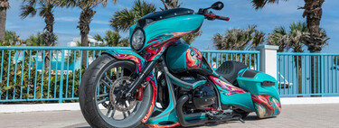 ¡Sicodélica! BMW Motorrad ha preparado esta R 18 B rompe cuellos de 91 CV para molar en una feria