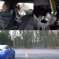 Los de Autocar se aburren y han decidido demostrar que dos personas pueden hacer drifting a la vez en un Subaru BRZ