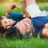 "Los niños son perfectos tal y como son. Somos los adultos quienes tenemos la responsabilidad de protegerlos y guiarlos con respeto y amor"
