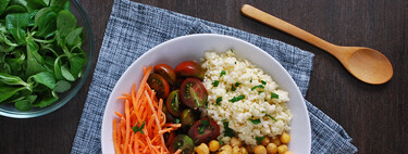 Cómo obtener proteínas de calidad en una dieta vegana combinando alimentos y 15 recetas que las ofrecen 