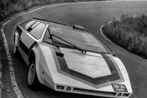 La increíble historia de los 'superdeportivos' rusos con motor Lada que nacieron tras el Telón de Acero