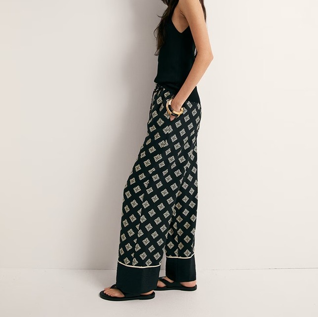 Pantalón ancho estampado Negro de Sfera

