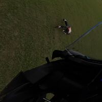 Un bache en un circuito manda a volar una Aprilia Tuono V4 de 20.000 euros completamente nueva a casi 200 km/h