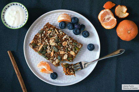 Avena al horno con zanahoria y frutos secos: receta para un desayuno o merienda con sabor a carrot cake