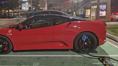 Ferrari Kainourgios Anthropos Facebook 0