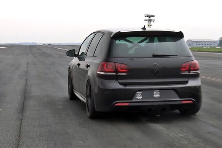 Este Volkswagen Golf se ha comido un V6 3.6 biturbo de 861 CV, y hace llorar a los superdeportivos en 1/2 milla