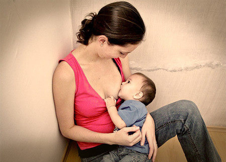 ¿Cuáles son los inconvenientes de dar el pecho para las madres?