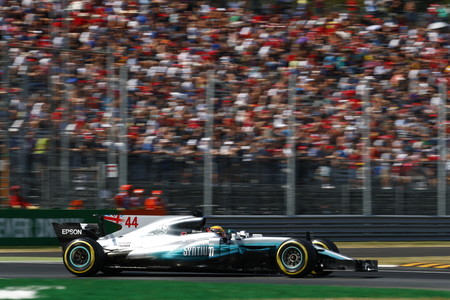 Lewis Hamilton gana en territorio Ferrari y sale de Monza líder del mundial