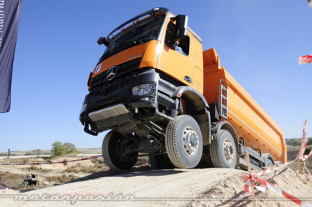 Probamos la gama Mercedes Arocs de camiones... Sí, sí, camiones, que aquí probamos de todo, oiga