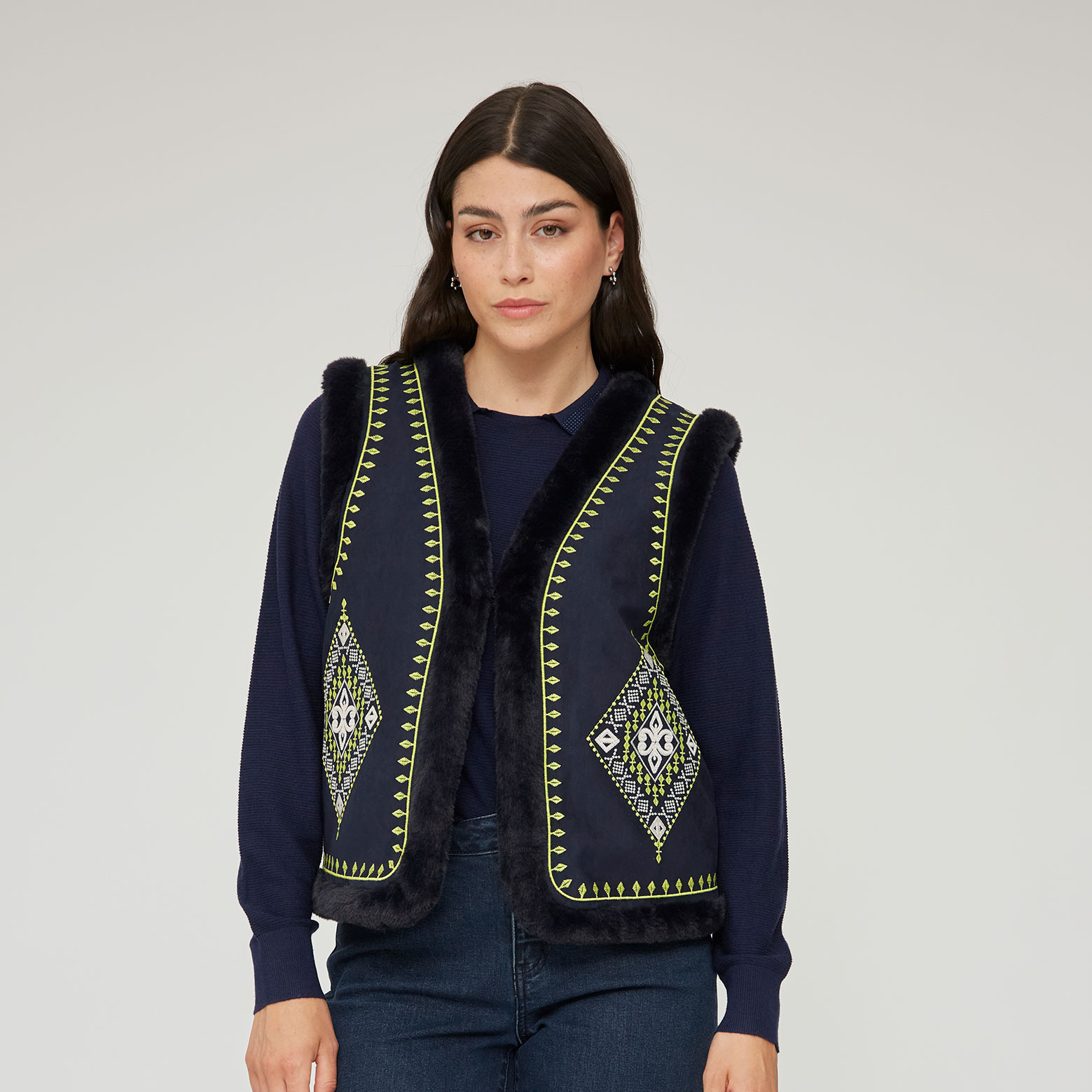 October
Chaleco de mujer bordado con interior pelo