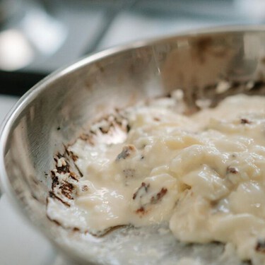El truco italiano para cocinar en acero inoxidable sin que nada se pegue: basta una simple gota de agua