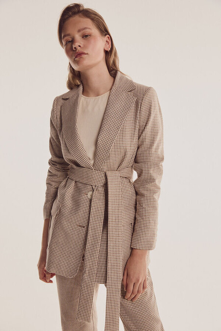 Blazer de vichy con cinturón a tono Blazer de vichy con cinturón a tono