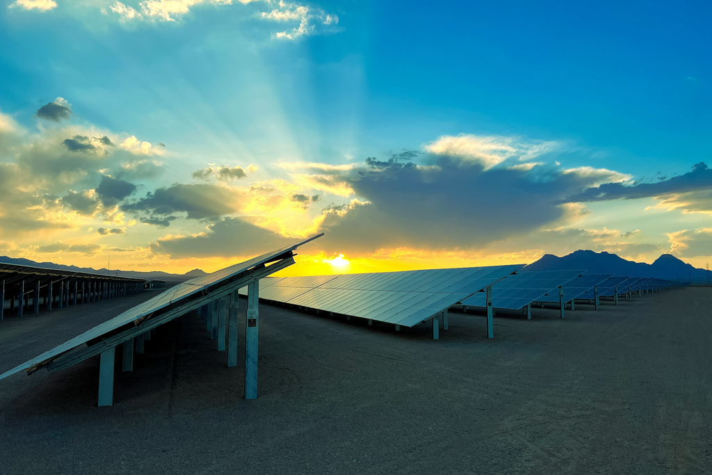 España se las prometía muy felices con sus abundantes horas de sol para sus paneles solares. Hasta que llegó el calor extremo