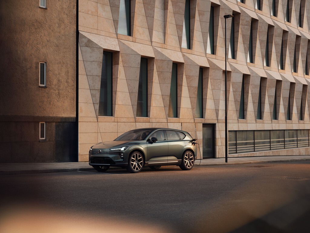 El nuevo Volvo EX60 promete hasta 810 km de autonomía eléctrica: es un toque de atención a todos sus competidores