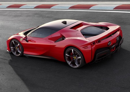 La producción del Ferrari SF90 Stradale se retrasa debido a la pandemia