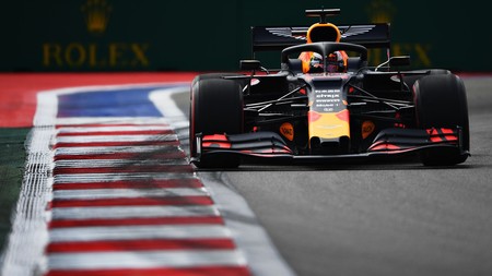 Max Verstappen sorprende en Rusia marcando el mejor tiempo mientras la Fórmula 1 espera a la lluvia