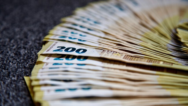 200 euros