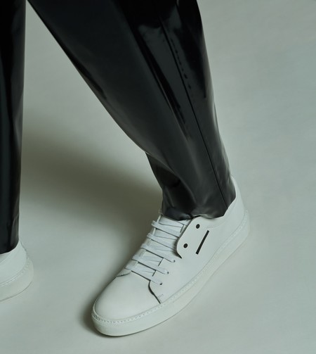 Más sneakers en el barrio de los modernos: Adrian Smiley de Acne Studios