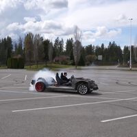 “Compré un Tesla Model 3 para destrozarlo”: estaba para desguace, lo resucitó por 1.850 euros y acabó demostrando lo que puede aguantar un coche eléctrico
