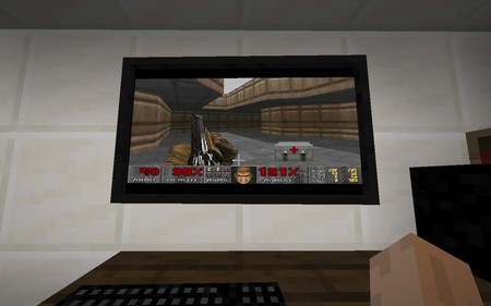 Cuando crees que Minecraft ya no puede sorprenderte más, alguien añade un PC con Windows 95 para jugar a Doom en él