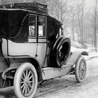 Antes de las campers viajábamos en casas rodantes tiradas por caballos. En 1910, la primera autocaravana con motor lo cambió todo