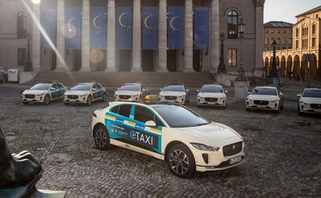 Jaguar lanza su primera flota de taxis eléctricos en Múnich con el I-PACE haciendo los honores