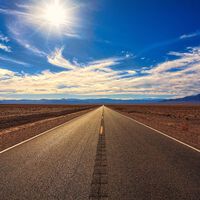 240 km sem uma única curva e com trânsito: assim é a estrada reta mais longa do mundo, um desafio para a paciência 