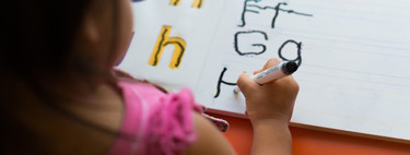 La pauta de caligrafía Montessori y otros recursos del método para enseñar a los niños a escribir
