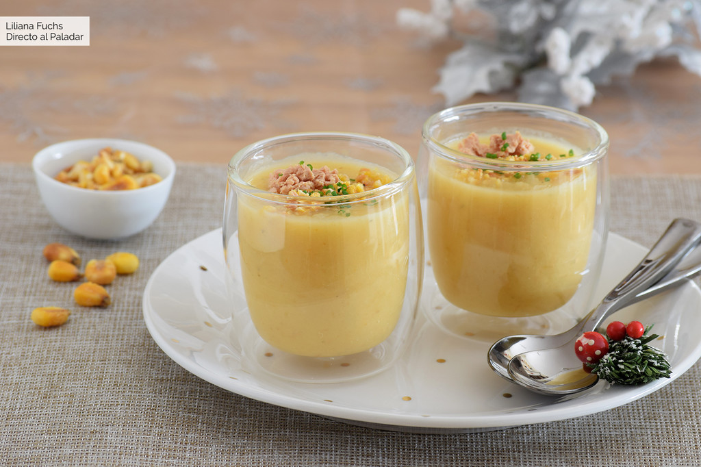 Vasitos de crema de chirivía y manzana con kikos y foie: receta de aperitivo para las fiestas (y también con Magimix Cook Expert)