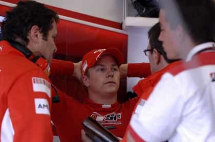 ¡Cuidado Kimi, que Schumi vuelve en Nurburgring!