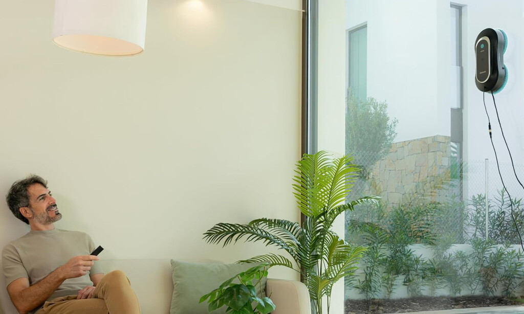 Este robot limpiacristales es de los más vendidos: es de Cecotec e ideal para grandes ventanales 