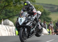 Bruce Anstey vence en Superstock del TT batiendo récords